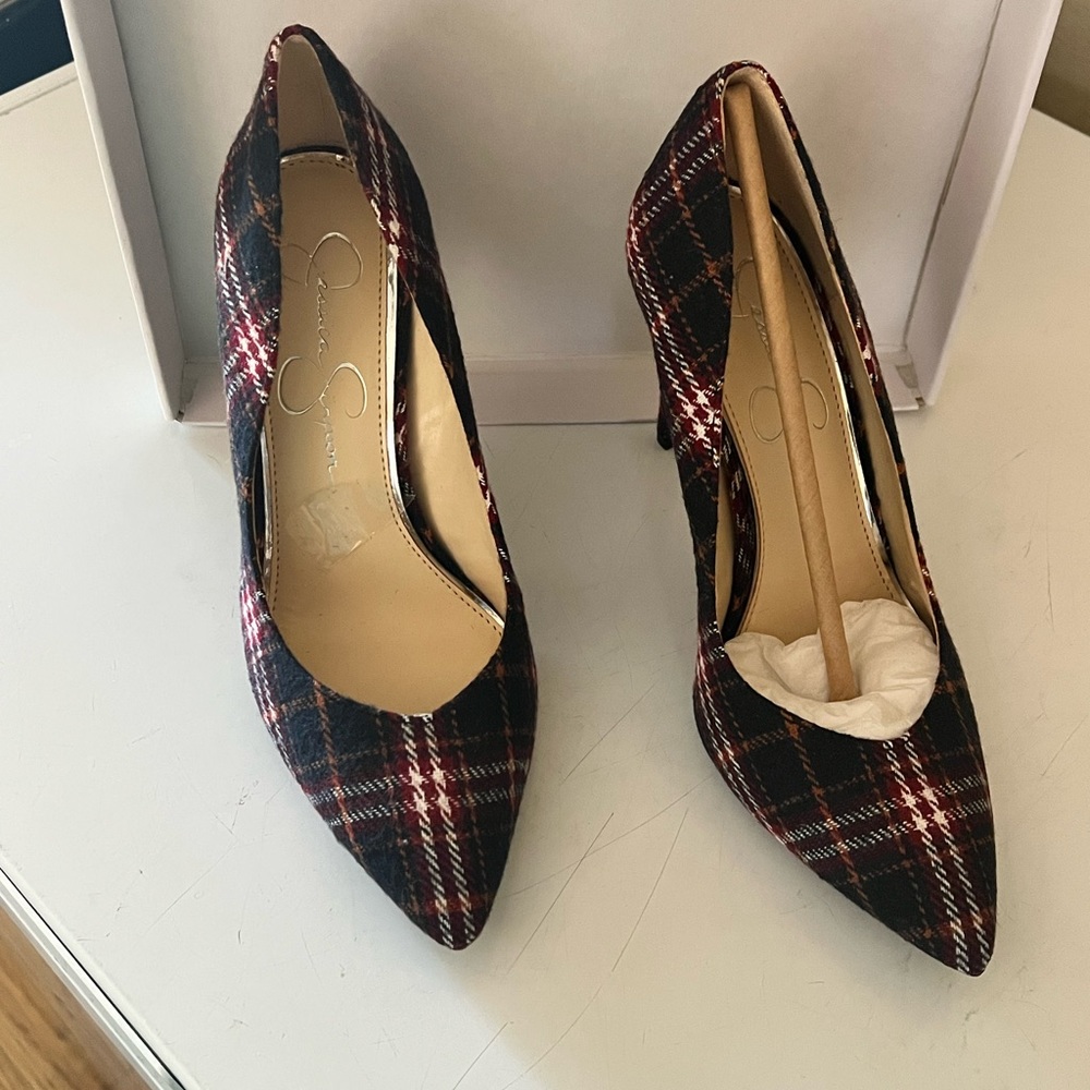 Brand new pair of Jessica Simpson pumps. Size 7M. New in box. Never worn.